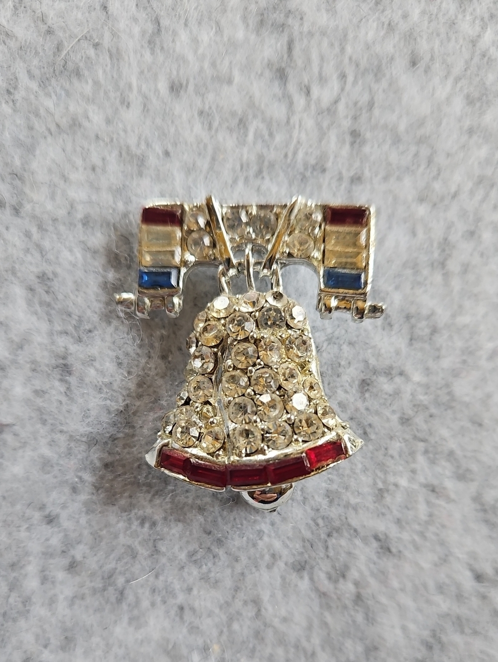 Liberty Bell brooch clear red blue Rhinestones 4th Of July Patriotic Landmarks - Picture 2 of 5